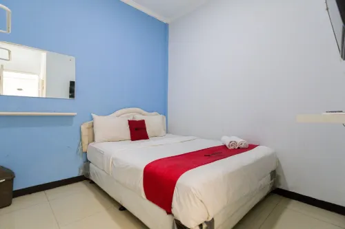 RedDoorz @ Garden Boulevard Citra Raya Tangerang Hotels in Cikupa