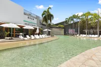 Gilligan‘s Backpackers Hotel & Resort - Pools