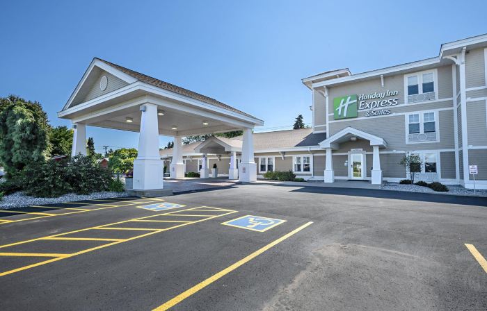 Holiday Inn Express & Suites IRON MOUNTAIN by IHG