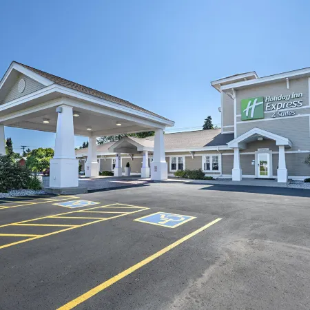 Holiday Inn Express & Suites IRON MOUNTAIN by IHG