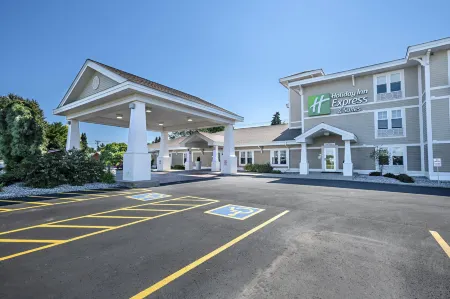 Holiday Inn Express & Suites Iron Mountain