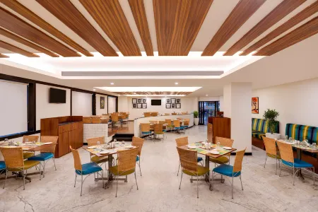 Lemon Tree Hotel, Indore Отели рядом с достопримечательностью «Сакет Гарден»