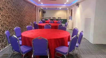 Biz Hotel Отели рядом с достопримечательностью «Stadium Hockey UTHM»