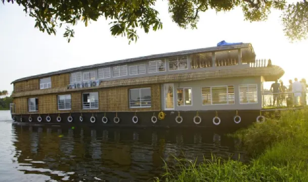 Premium Houseboat