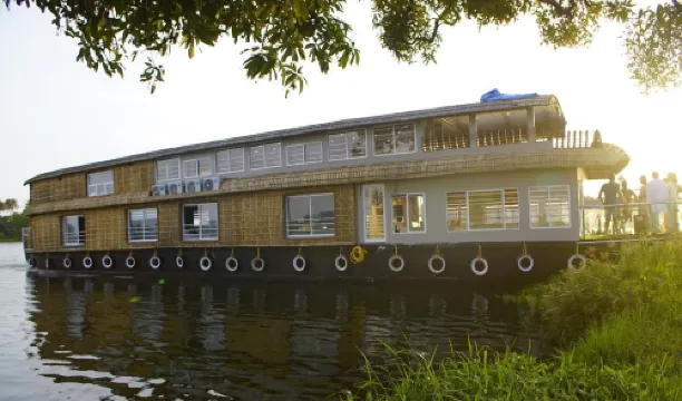 Premium Houseboat