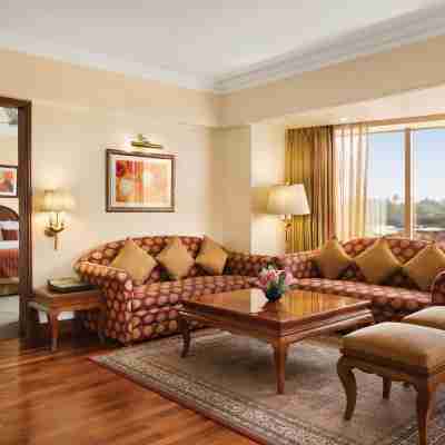 Ramada Plaza by Wyndham Palm Grove Rooms