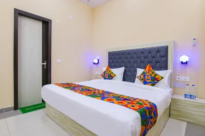FabHotel Ashok Vihar - Nr North Campus, Delhi University Hotels in North West Delhi