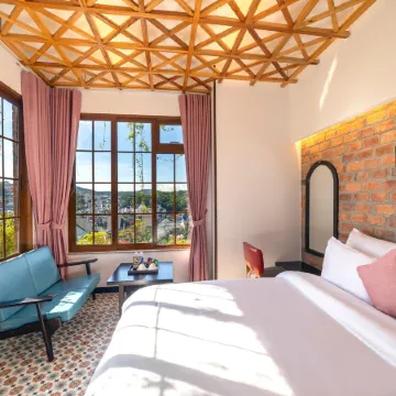 Brick House Dalat Hotel Отели рядом с достопримечательностью «Крейзи Хаус»