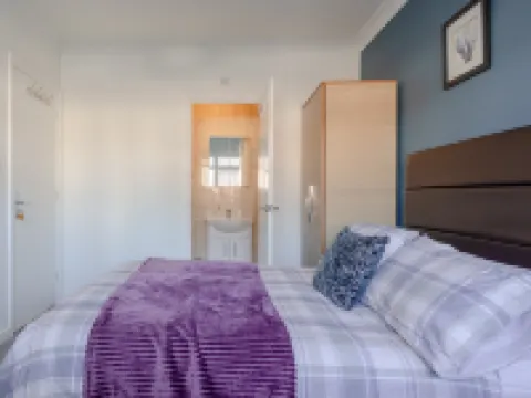 Apple House Wembley -Double Room with Ensuite فنادق في إدجوير