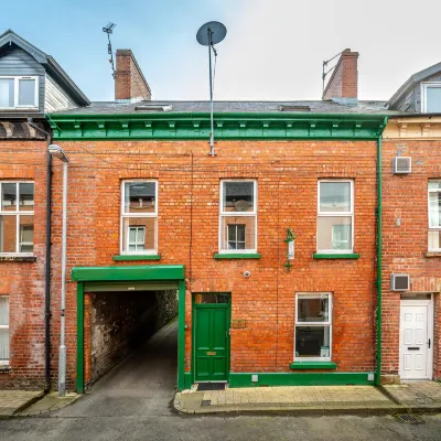 Chamberlain House Hotels near Free Derry Corner