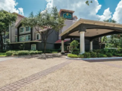 La Quinta Inn & Suites by Wyndham Houston Bush IAH South ヒューストンのホテル