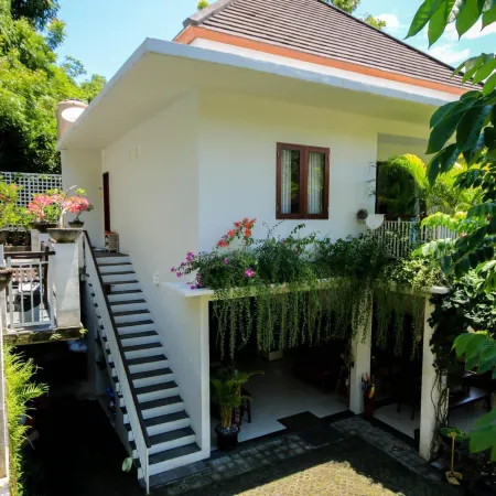 Dewi Villa Padangbai Hotel Отели рядом с достопримечательностью «Пляж Блю Лагун»