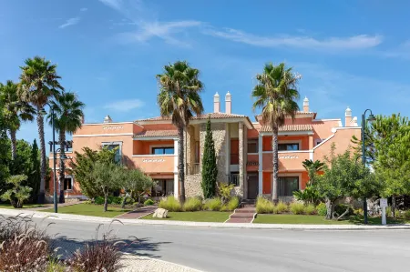 Cascade Wellness Resort Отели в г. Лагос