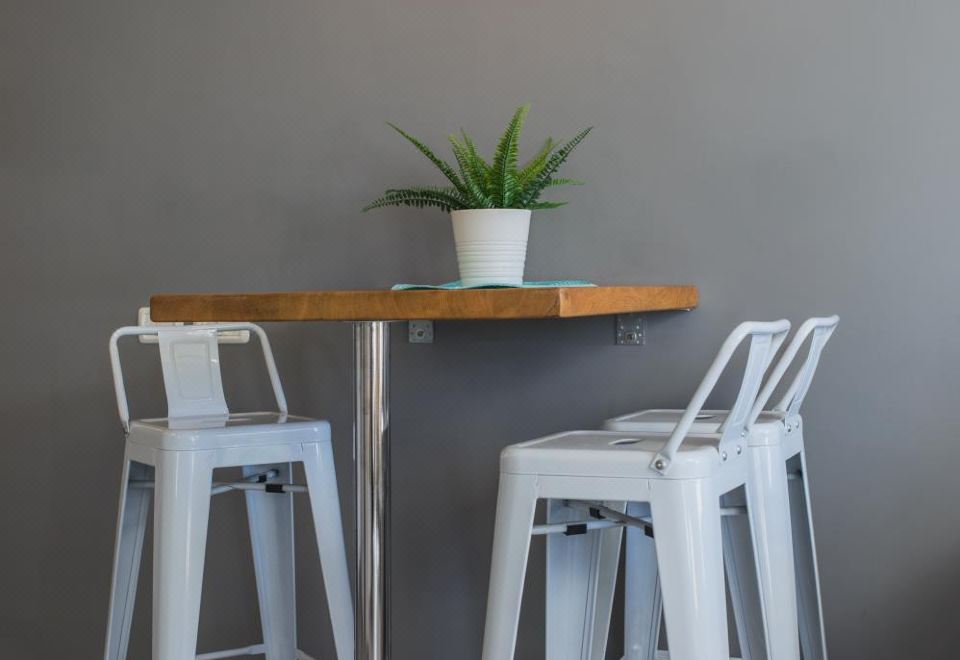 2 mins from beach renovated flat! Over view