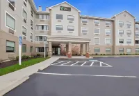 Extended Stay America Premier Suites - Providence - East Providence Hotel dekat Pierce Memorial Stadium