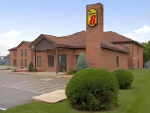 Super 8 by Wyndham Rochester Hotels in Fulton County