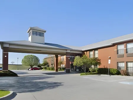 Days Inn by Wyndham Dallas Plano