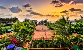 Shining Sand Beach Hotel
