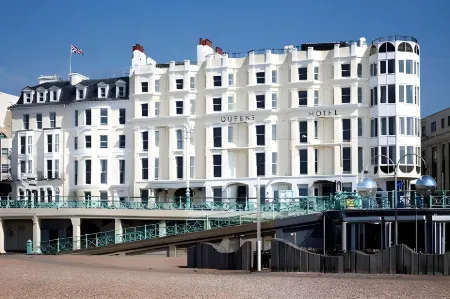 Queens Hotel & Spa Отели рядом с достопримечательностью «University of Brighton Art Gallery»