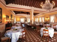 Il Piccolo Castello Hotels in Monteriggioni