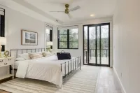 Forget-Me-Not by AvantStay Bold Lakefront Escape Hotels near Benedict Pond Loop