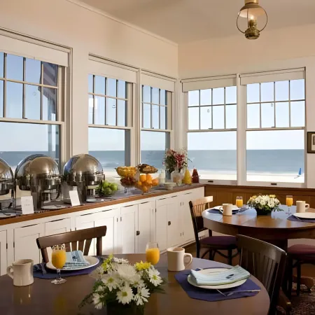 Elizabeth Pointe Lodge