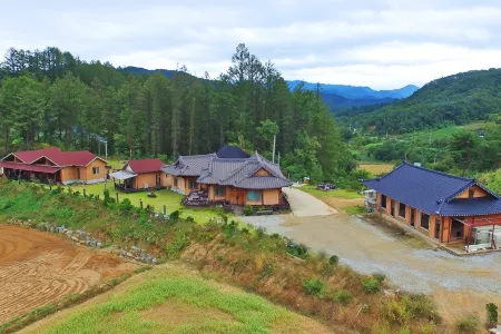 Yanggu Korean Peninsula Hwangto Pension
