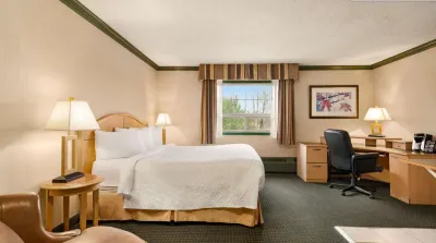 Ramada by Wyndham Dawson Creek Các khách sạn ở 