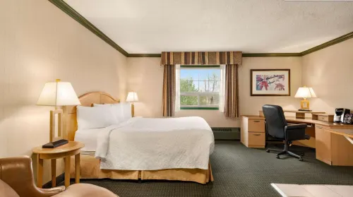 Ramada by Wyndham Dawson Creek - parking