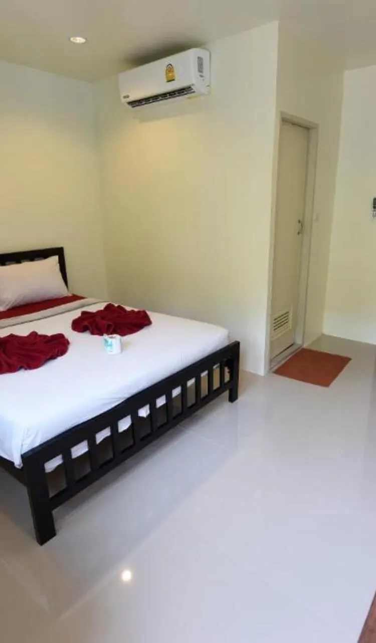 ห้องเตียงใหญ่พร้อมระเบียงและวิว