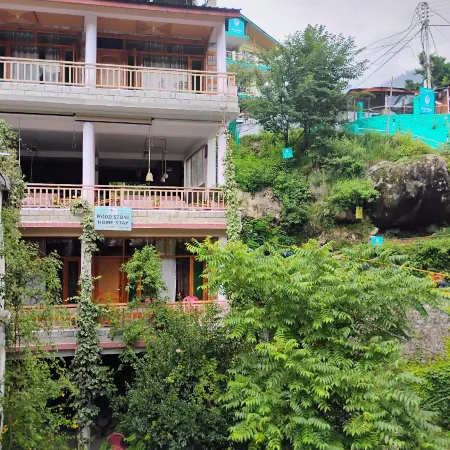 Wood Stone Homestay