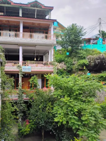 Wood Stone Homestay Отели рядом с достопримечательностью «Igloo stay sethan»