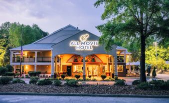 All-Movie Hotel - Housity