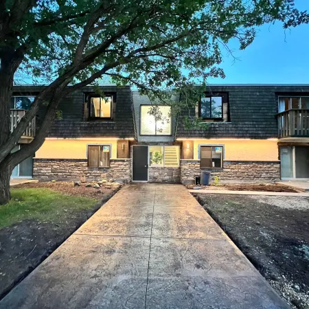 Close To Whyte University   New Renovation