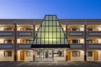 Travelodge by Wyndham Manhasset Hotels near Tina Demel Inc