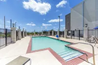 Motel 6 Laredo, TX - Airport - Pools