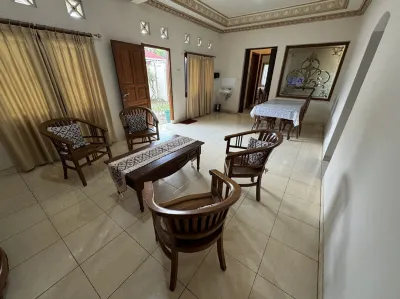 Pinarak Guest House Jogja Hotels in Baciro