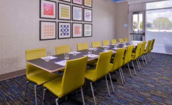 Holiday Inn Express & Suites Mall of America - MSP Airport