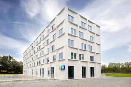Holiday Inn Express & Suites Ghent Отели рядом с достопримечательностью «Мост Святого Михаила»