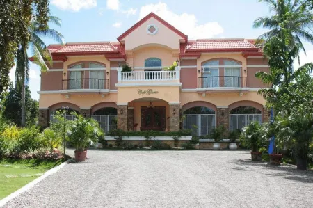 San Remigio Beach Club Sports and Leisure Resort Отели в г. Табуэлан