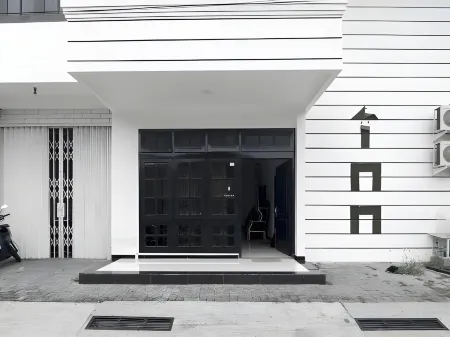 Mess Inn Semarang Отели рядом с достопримечательностью «St. Joseph Church (Gedangan Church)»