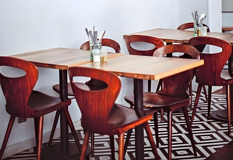 파리 길거리 레스토랑 풍경