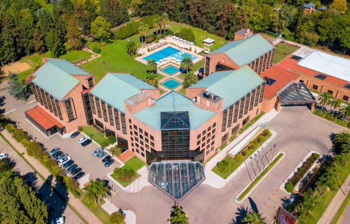 Sheraton Pilar Hotel & Convention Center
