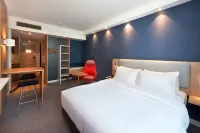 Holiday Inn Express & Suites Monheim am Rhein Hotels in Bedburg