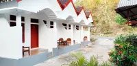 Sarwi Endah Beach Cottage Hotels in Tepus
