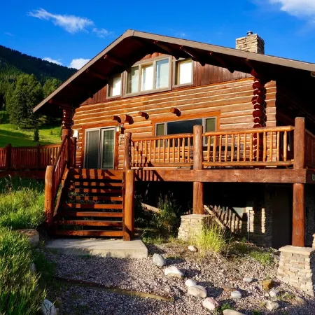 Lovely Log cabin in heart of Big Sky
