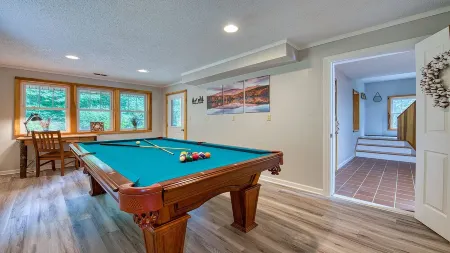5Br 2 Kitchens Custom Home Pool Table 1 Mile to Downtown Bryson City