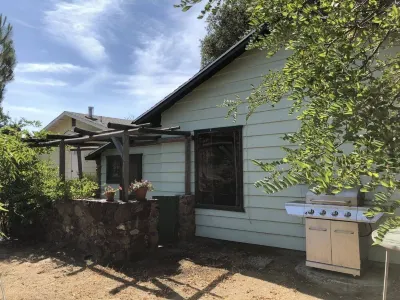Private Cottage “Storybook Barn” Hotels near High Peak Mine
