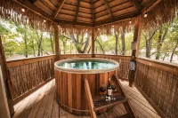 Hoot Owl Yurt/Cold A/C! Hot Tub/Medina River/Close to Downtown/RiverYurtVillage