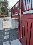 Private Heated Pool - 1 Block from the Beach! - 3 ดาว